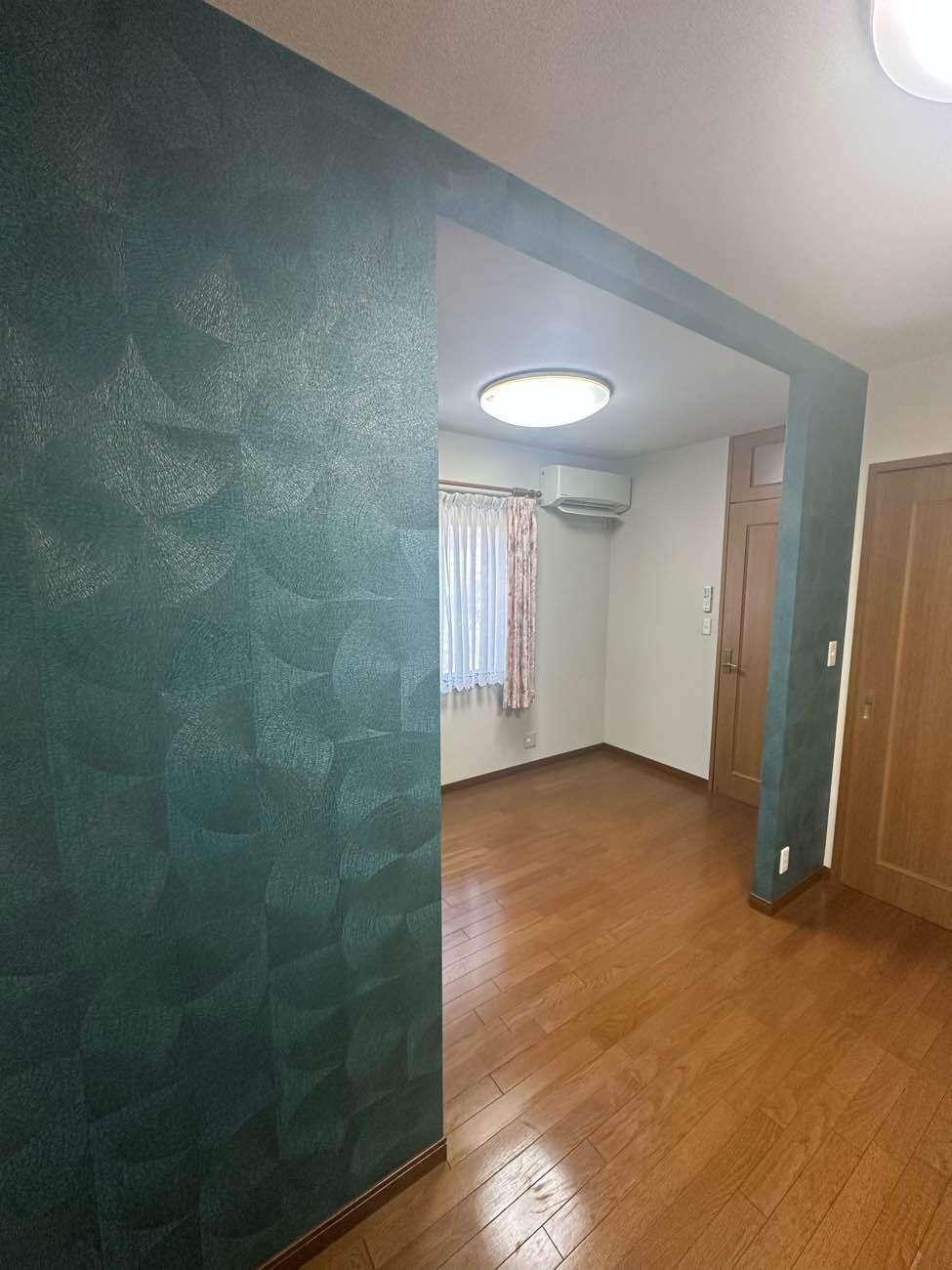 【施工事例】壁を抜いて広々空間へ！2つの洋室をつなぐリフォーム